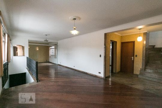 Casa à venda com 7 quartos, 400m² em Vila Gumercindo, São Paulo