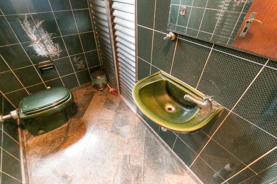 Banheiro 1  de casa à venda com 7 quartos, 400m² em Vila Gumercindo, São Paulo