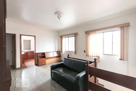 Corredor  de casa à venda com 7 quartos, 400m² em Vila Gumercindo, São Paulo