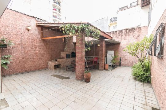 Quintal dos fundos  de casa à venda com 7 quartos, 400m² em Vila Gumercindo, São Paulo