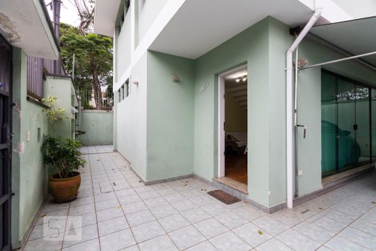 Garagem de casa à venda com 3 quartos, 146m² em Indianópolis, São Paulo