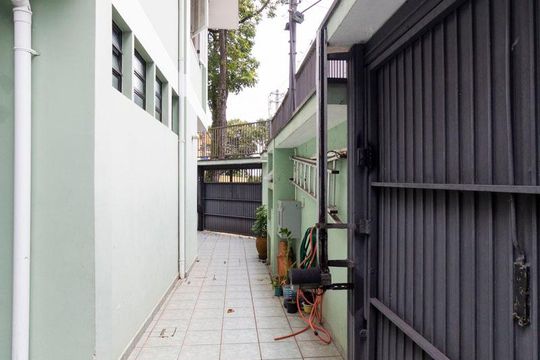 Garagem de casa à venda com 3 quartos, 146m² em Indianópolis, São Paulo