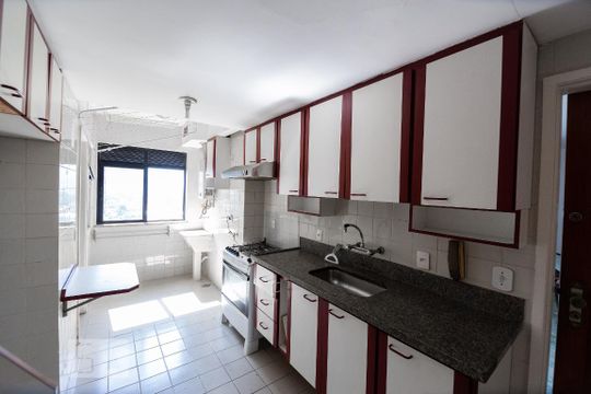Cozinha de apartamento à venda com 3 quartos, 110m² em Barra da Tijuca, Rio de Janeiro
