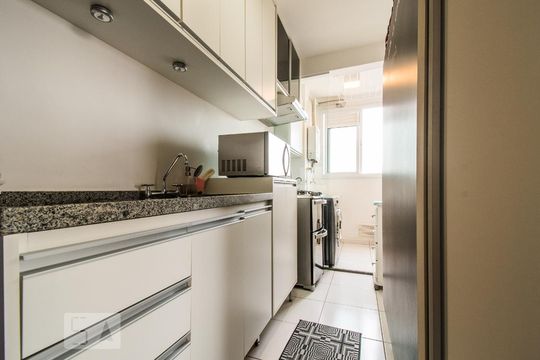 Cozinha de apartamento para alugar com 2 quartos, 53m² em Cambuci, São Paulo
