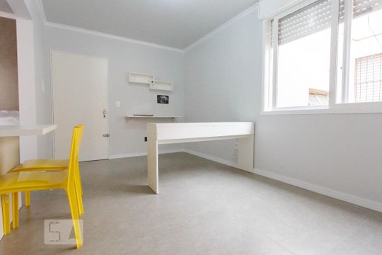 Sala de apartamento para alugar com 1 quarto, 41m² em Vila Jardim, Porto Alegre