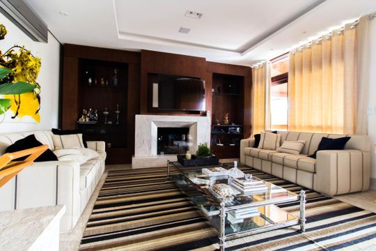 Sala de casa de condomínio à venda com 3 quartos, 400m² em Santa Tereza, Porto Alegre