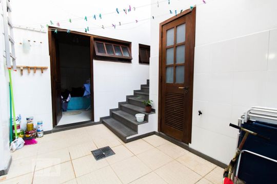 Área de Serviço de casa de condomínio para alugar com 3 quartos, 400m² em Santa Tereza, Porto Alegre