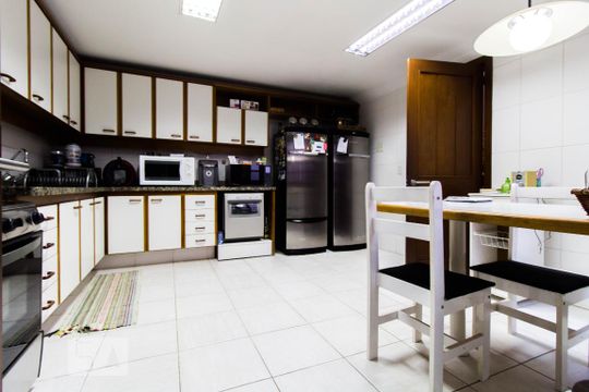 Cozinha de casa de condomínio para alugar com 3 quartos, 400m² em Santa Tereza, Porto Alegre