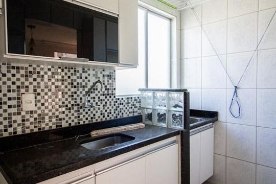 Cozinha de apartamento para alugar com 2 quartos, 55m² em Heliópolis, Belo Horizonte
