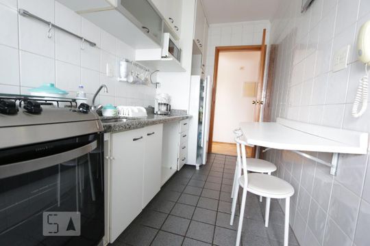 cozinha de apartamento para alugar com 2 quartos, 58m² em Vila Andrade, São Paulo