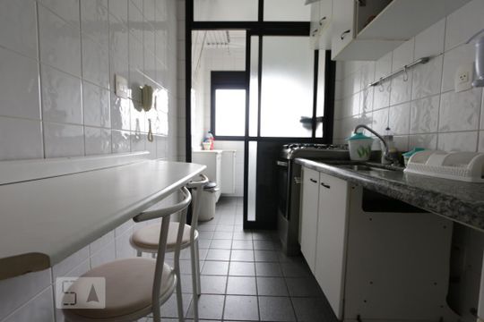 cozinha de apartamento para alugar com 2 quartos, 58m² em Vila Andrade, São Paulo