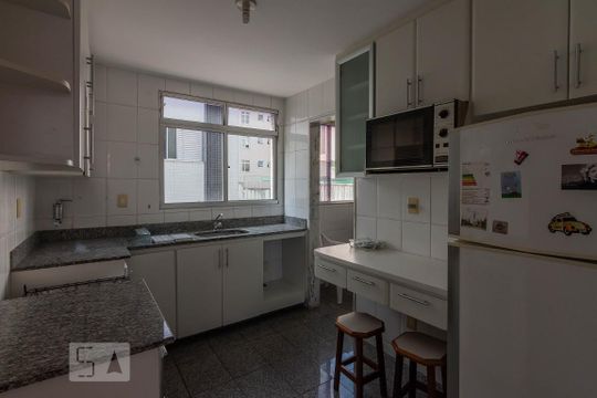 Cozinha de apartamento para alugar com 2 quartos, 73m² em Cruzeiro, Belo Horizonte