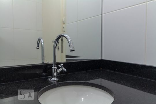 Banheiro de apartamento à venda com 2 quartos, 75m² em Jardim Prudência, São Paulo