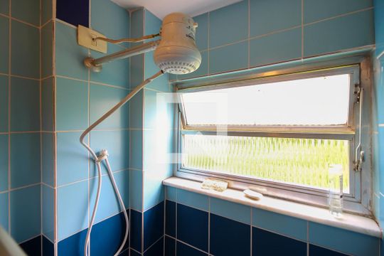 Banheiro de apartamento para alugar com 2 quartos, 47m² em Vila Madalena, São Paulo