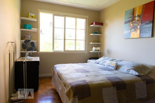 Quarto de apartamento à venda com 1 quarto, 48m² em São João, Porto Alegre