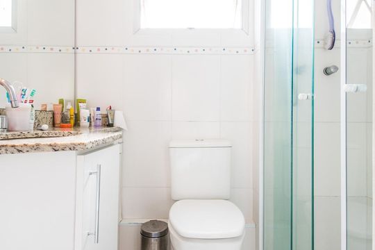 Banheiro de apartamento à venda com 3 quartos, 74m² em Vila Monumento, São Paulo