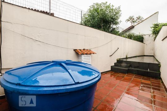 Fundos de casa para alugar com 4 quartos, 160m² em Jardim Peri Peri, São Paulo