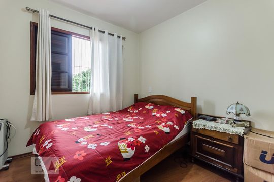 Quarto 2 de casa para alugar com 4 quartos, 160m² em Jardim Peri Peri, São Paulo