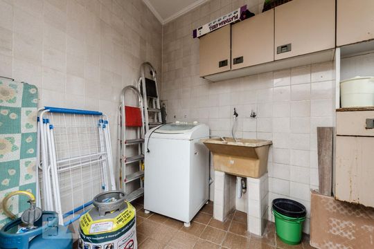 Área de serviço de casa para alugar com 4 quartos, 160m² em Jardim Peri Peri, São Paulo