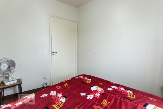 Quarto 2 de casa para alugar com 4 quartos, 160m² em Jardim Peri Peri, São Paulo