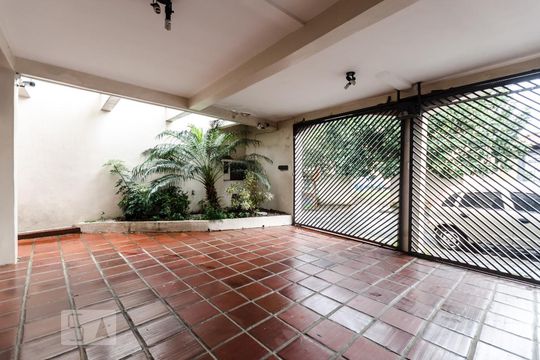 Garagem de casa para alugar com 4 quartos, 160m² em Jardim Peri Peri, São Paulo