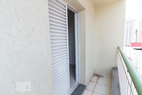 Varanda quarto 3 suíte de apartamento para alugar com 3 quartos, 75m² em Jardim Flor da Montanha, Guarulhos