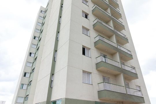 Fachada do bloco de apartamento para alugar com 3 quartos, 75m² em Jardim Flor da Montanha, Guarulhos