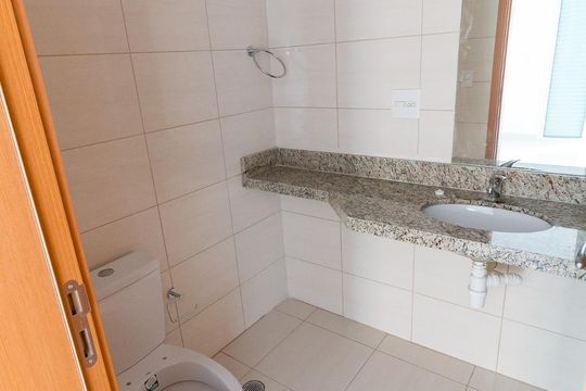 Banheiro quarto 3 suíte de apartamento para alugar com 3 quartos, 75m² em Jardim Flor da Montanha, Guarulhos