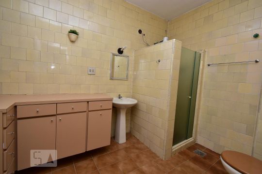 Banheiro  de apartamento à venda com 2 quartos, 82m² em Ingá, Niterói