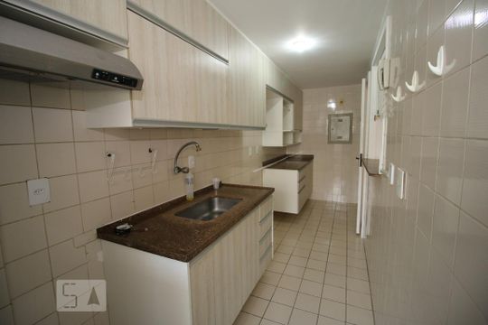 Cozinha de apartamento para alugar com 3 quartos, 140m² em Anil, Rio de Janeiro