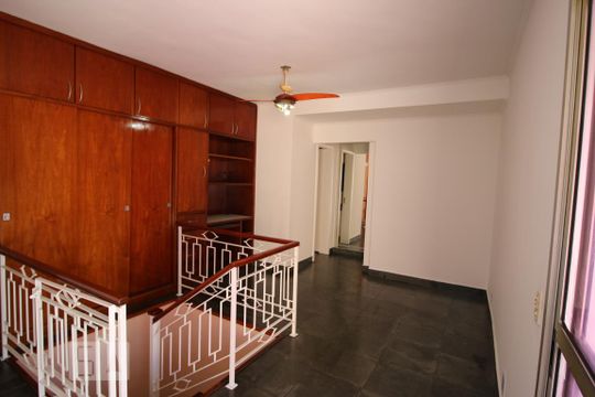 Sala na cobertura de apartamento para alugar com 3 quartos, 140m² em Anil, Rio de Janeiro