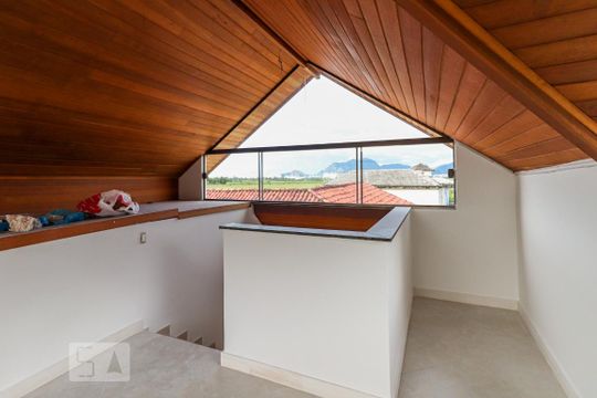 Sótão de casa para alugar com 4 quartos, 250m² em Vargem Pequena, Rio de Janeiro