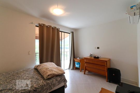 Suíte 1 de casa para alugar com 4 quartos, 250m² em Vargem Pequena, Rio de Janeiro