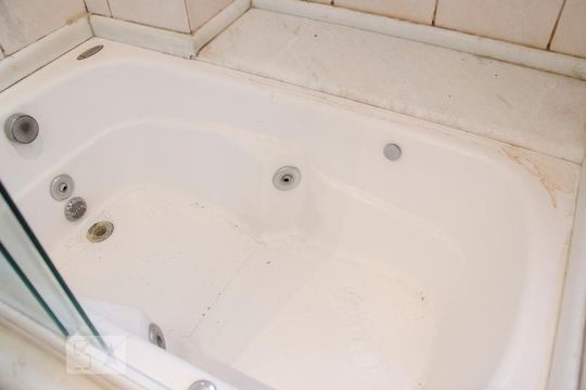 Banheira de apartamento para alugar com 3 quartos, 104m² em Marechal Rondon, Canoas