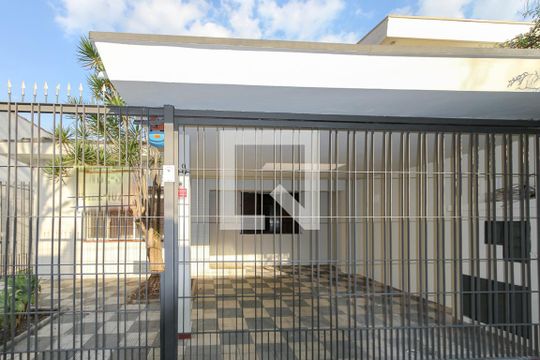 Fachada de casa à venda com 4 quartos, 200m² em Campo Belo, São Paulo