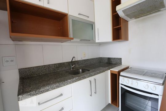 cozinha de apartamento para alugar com 1 quarto, 40m² em Super Quadra Morumbi, São Paulo