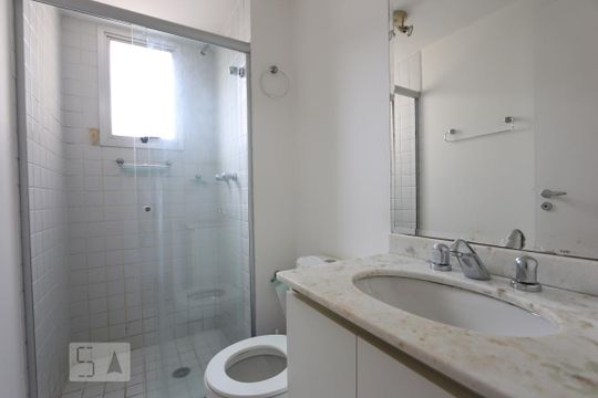 banheiro de apartamento para alugar com 1 quarto, 40m² em Super Quadra Morumbi, São Paulo