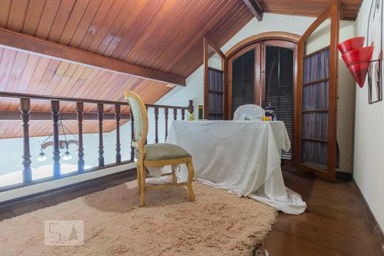 Sótão de casa para alugar com 4 quartos, 350m² em Jardim Marajoara, São Paulo
