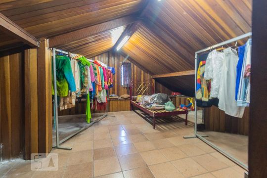 Sótão de casa para alugar com 4 quartos, 350m² em Jardim Marajoara, São Paulo