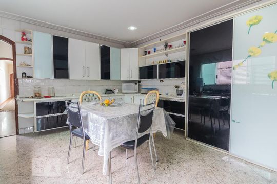 Cozinha de casa para alugar com 4 quartos, 350m² em Jardim Marajoara, São Paulo