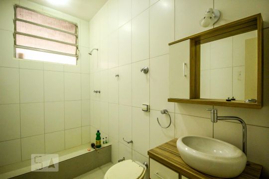Banheiro de apartamento para alugar com 3 quartos, 113m² em Copacabana, Rio de Janeiro
