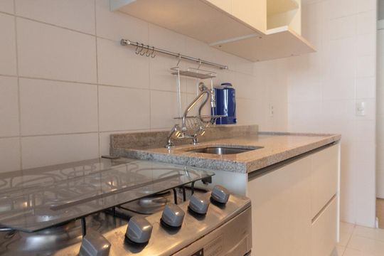 Cozinha de apartamento para alugar com 2 quartos, 76m² em Jardim Aeroporto, São Paulo