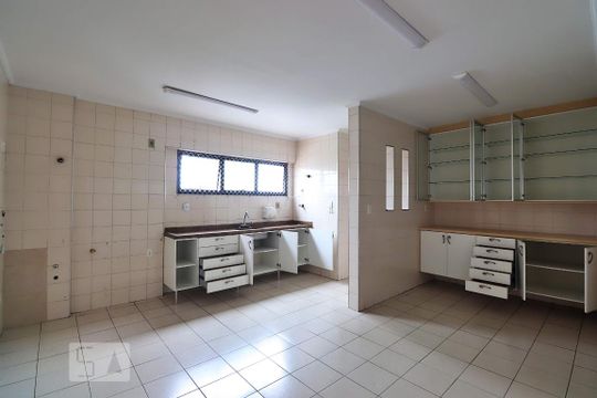 Cozinha de apartamento à venda com 4 quartos, 300m² em Vila Bastos, Santo André