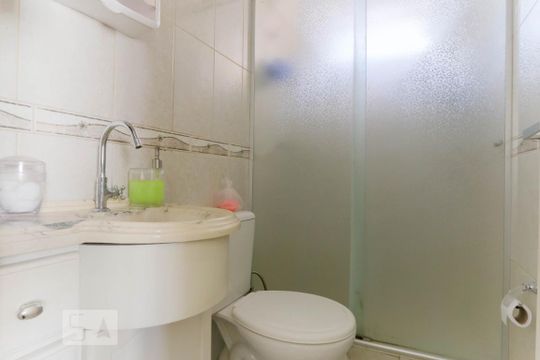 Banheiro de apartamento para alugar com 1 quarto, 38m² em Morro Santana, Porto Alegre