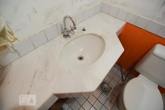 Banheiro suíte de apartamento para alugar com 2 quartos, 100m² em Estrela Dalva, Belo Horizonte