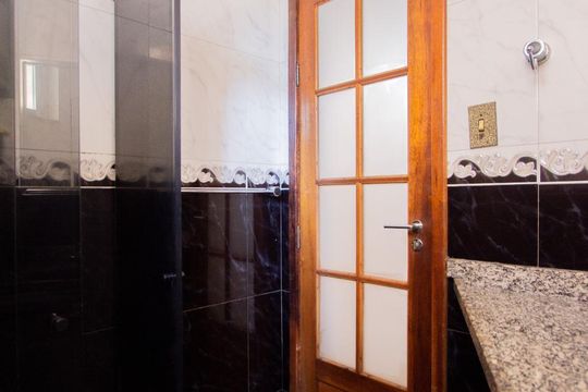 Banheiro de apartamento à venda com 1 quarto, 46m² em Centro, Rio de Janeiro