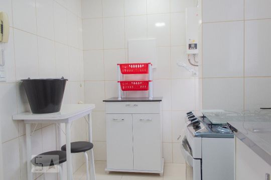 Cozinha de apartamento para alugar com 2 quartos, 76m² em São Francisco, Curitiba