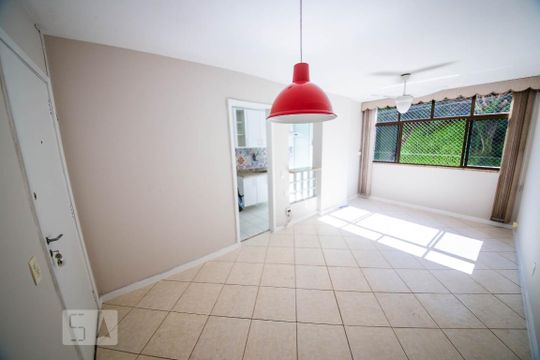 Sala   de apartamento à venda com 2 quartos, 55m² em Piratininga, Niterói