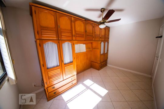 Quarto 1  de apartamento à venda com 2 quartos, 55m² em Piratininga, Niterói