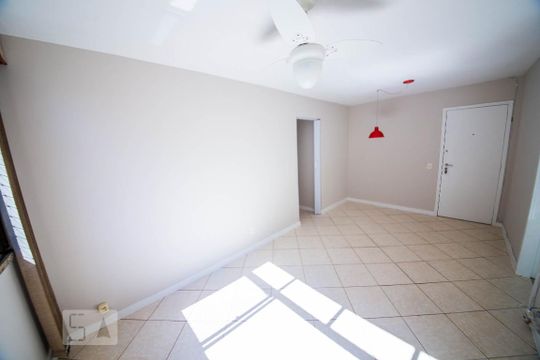 Sala   de apartamento à venda com 2 quartos, 55m² em Piratininga, Niterói